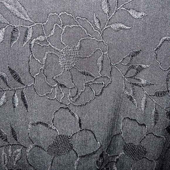 ROZ & ALI | NWT BLACK FLORAL EMBROIDERED SHEER TOP - Picture 10 of 11